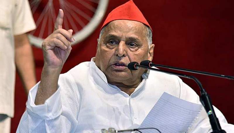 Thousands throng Saifai for Mulayam Singh Yadav's last rites â€“ IndyaTv News