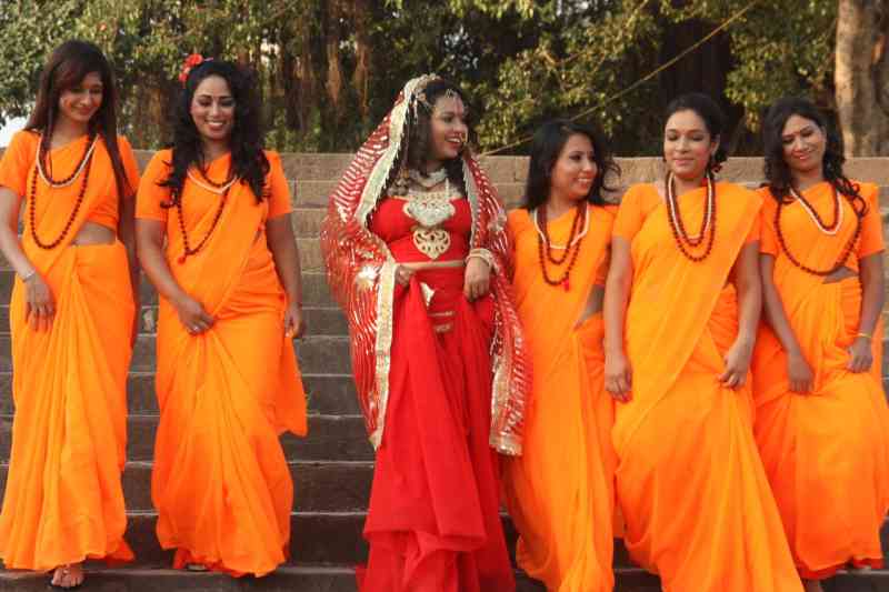 Actor Arpita Mali offers prayers on Chhatt: film inspired by Ram Rahim and Radhe  Maa slated for Dec release â€“ IndyaTv News