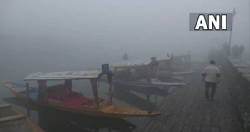 fog-at-dal-lake-kashmir